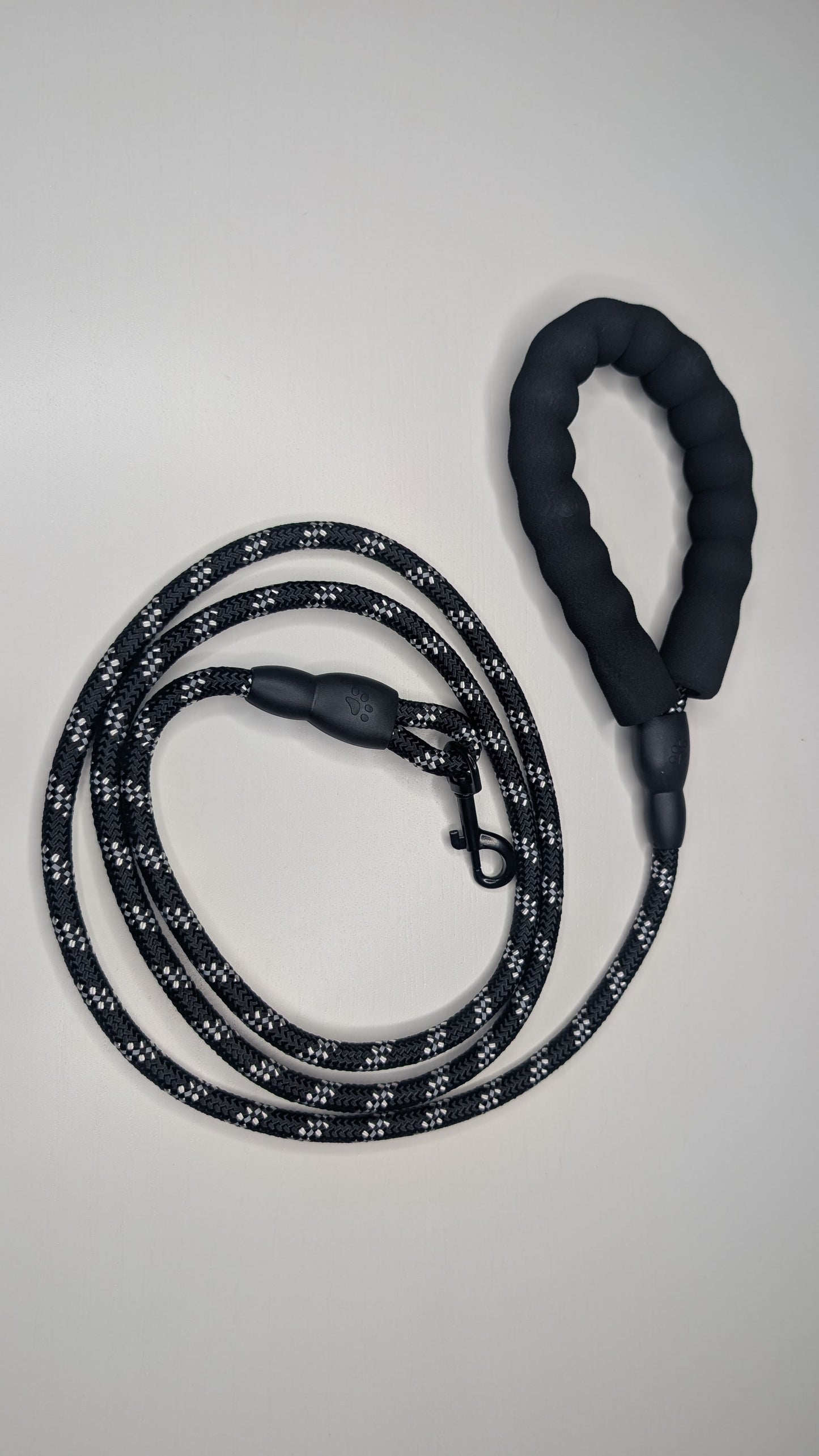 black leash for dogs